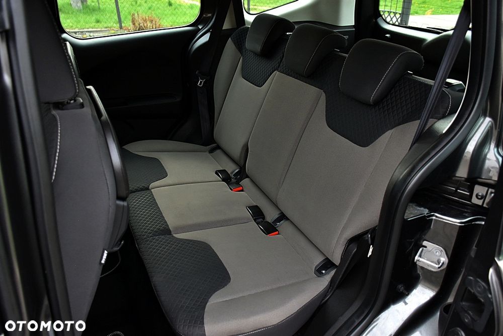 Ford Tourneo Courier 1.5 TDCi Trend - 32