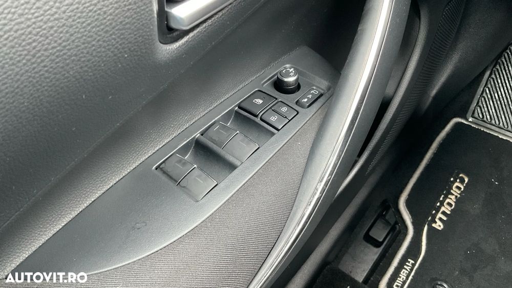 Toyota Corolla 1.8 HSD Dynamic - 37