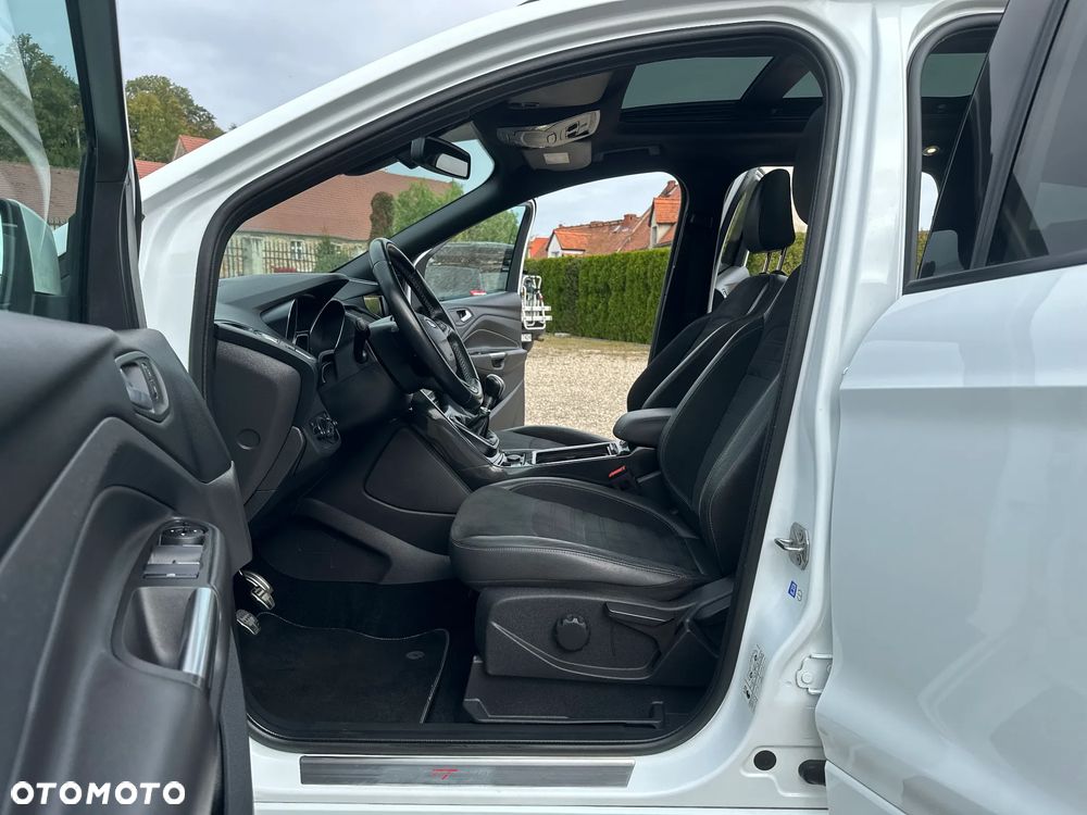 Ford Kuga 1.5 EcoBoost 2x4 ST-Line - 18