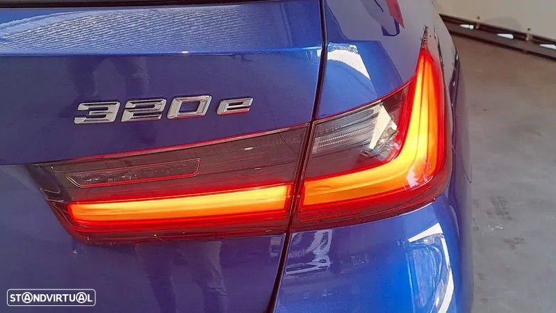BMW 320 e Pack Desportivo M Auto - 11