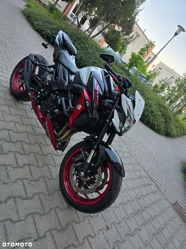 Suzuki GSX - 13