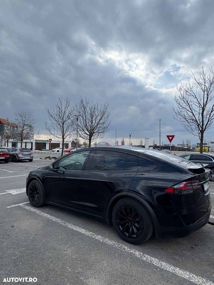 Tesla Model X - 13