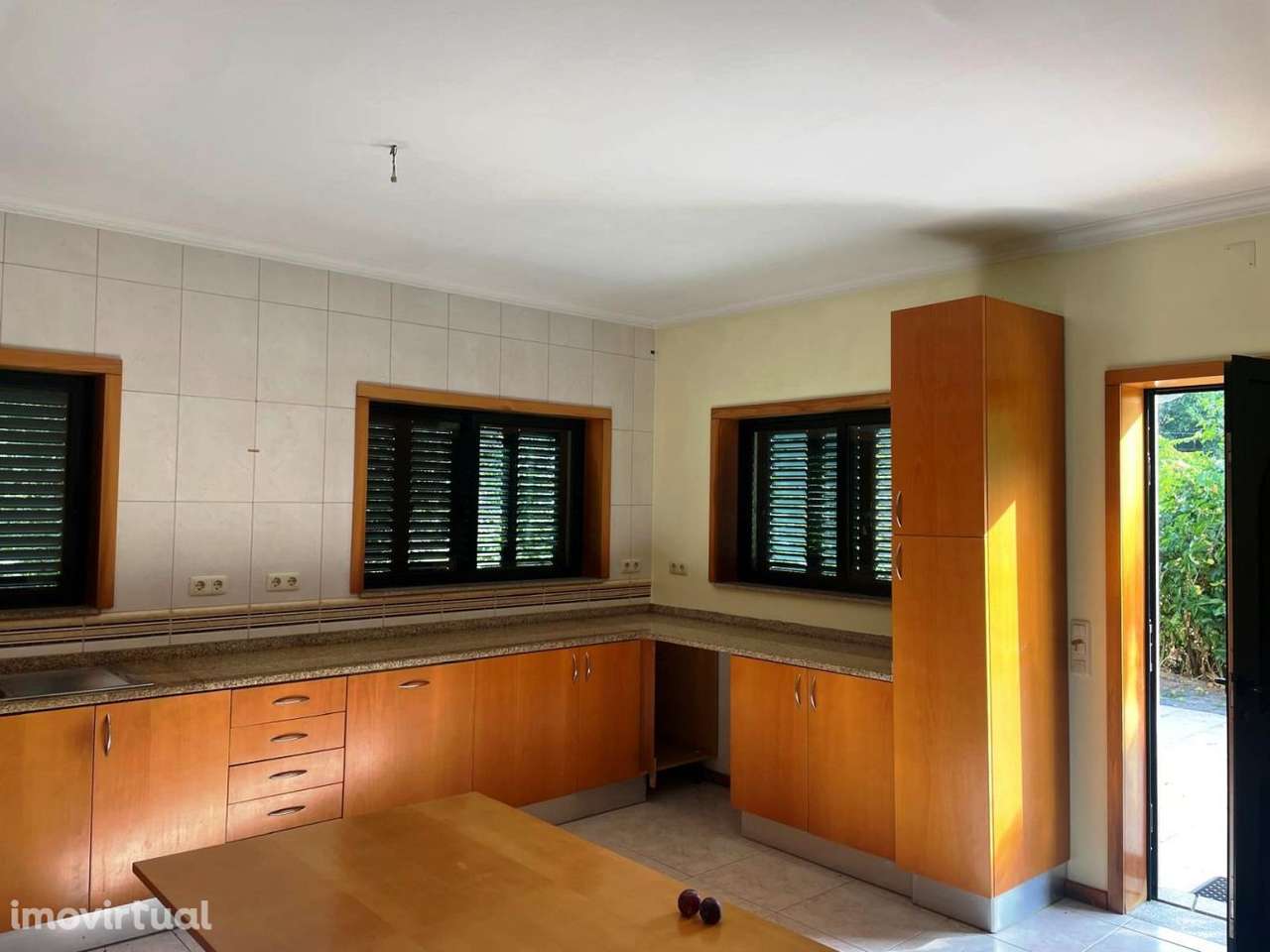 Moradia V4 com Anexo em Pedra e Terreno de 4.700 m² – Espaço e Pot - Grande imagem: 3/48