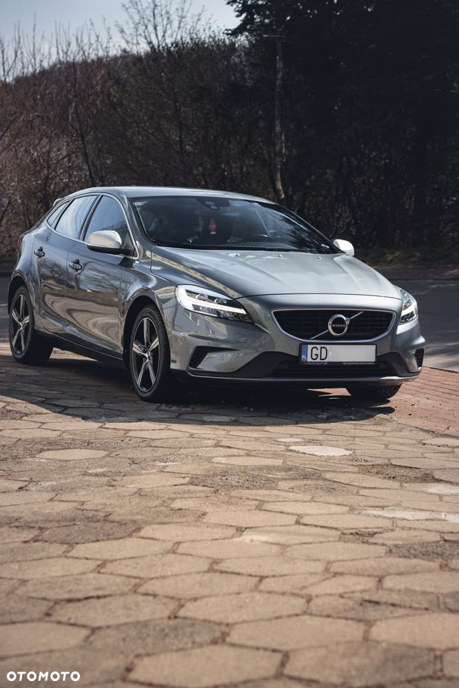 Volvo V40 T3 Drive-E R-Design Momentum - 1