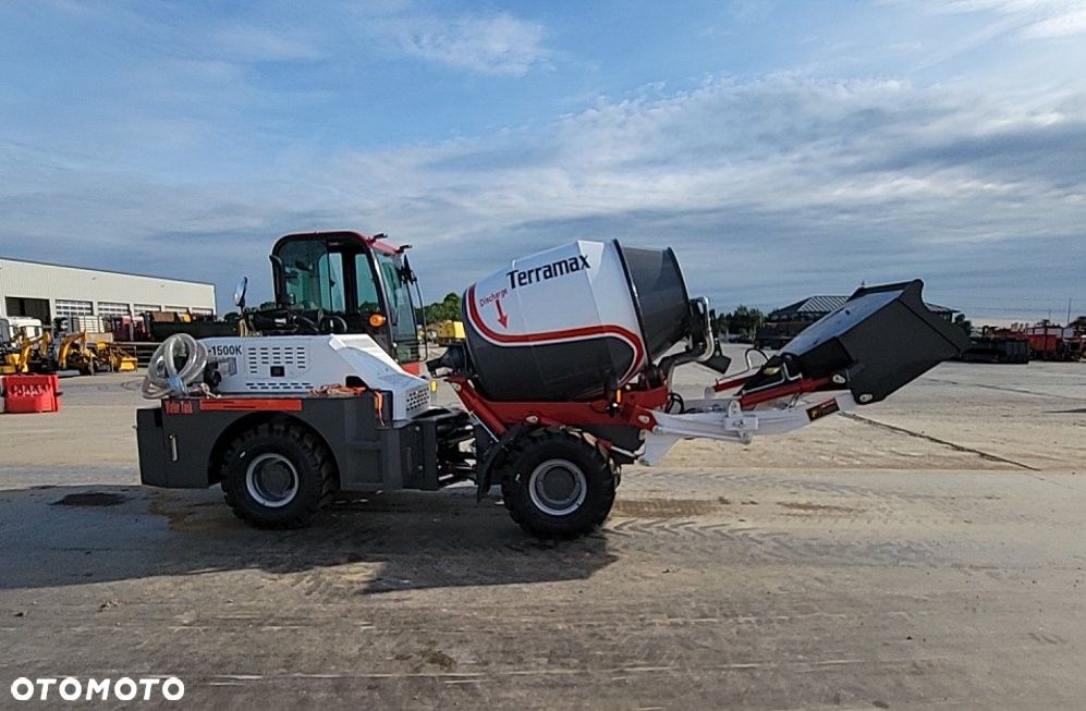 Samozaładowcza samojezdna betoniarka betonomieszarka Terramax ZY-1500, 4x4 - 4