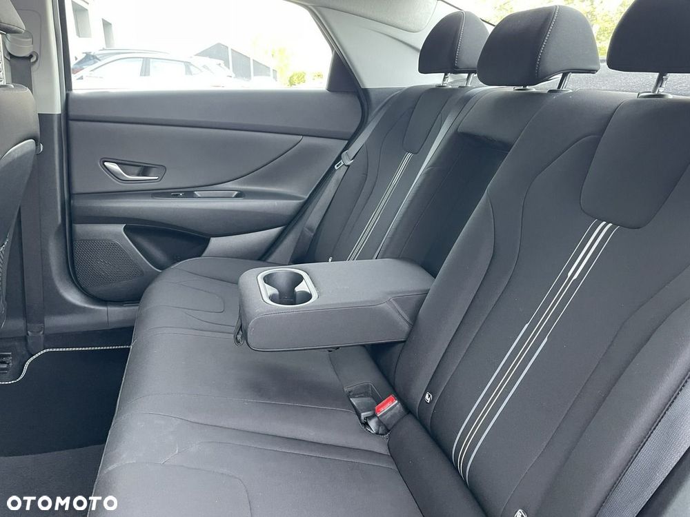 Hyundai Elantra - 24
