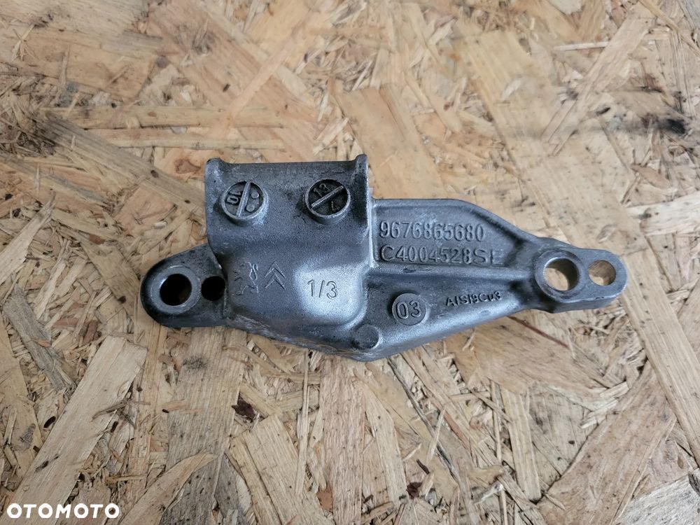 Łapa wspornik alternatora 1.2 VTI Peugeot Citroen - 1