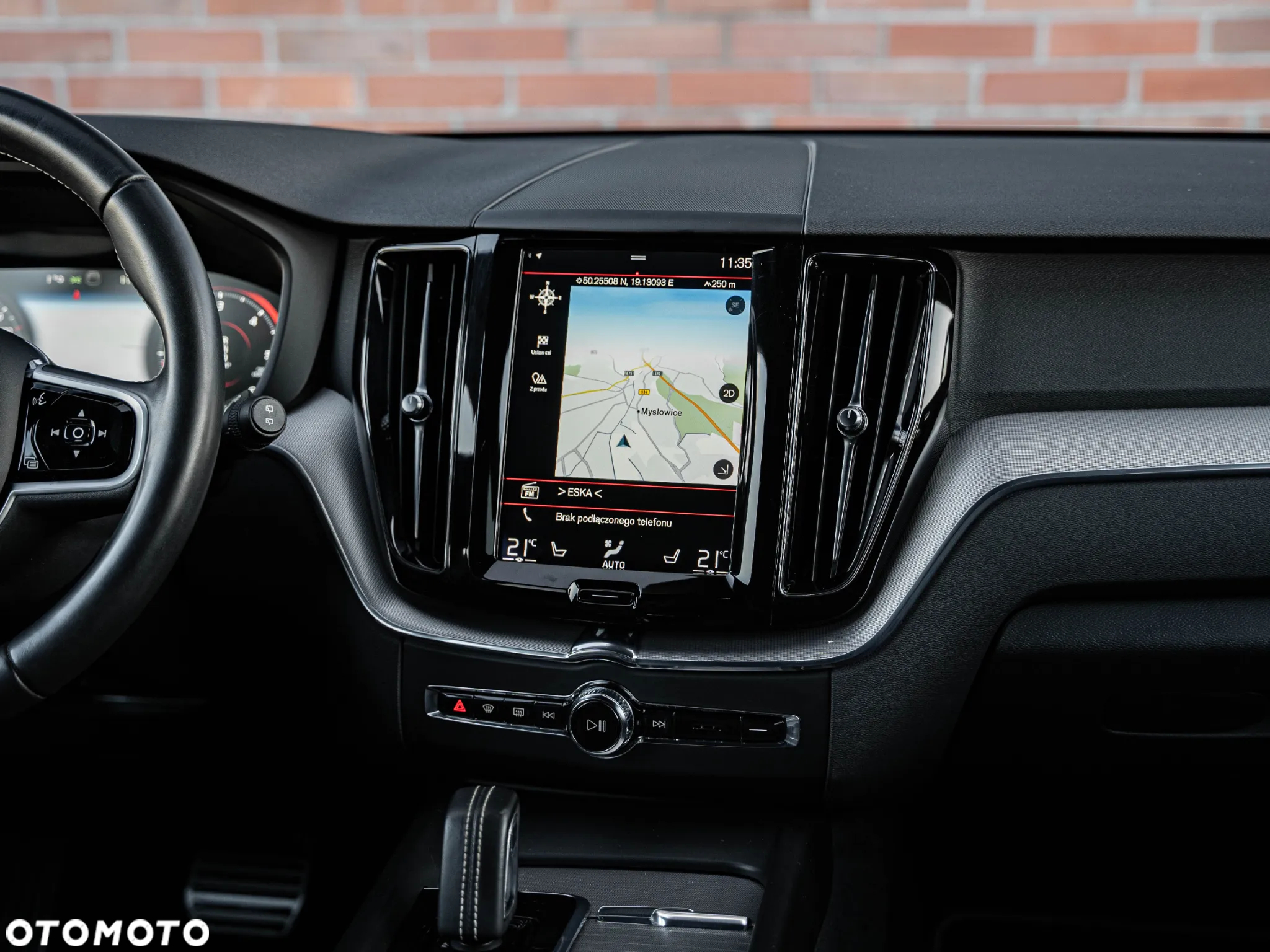 Volvo XC 60 B4 D Plus Dark - 32