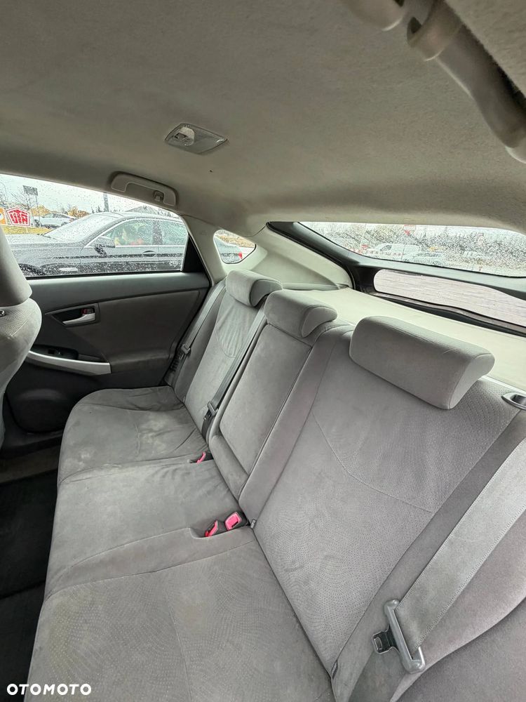 Toyota Prius 1.8 HSD Sol - 4