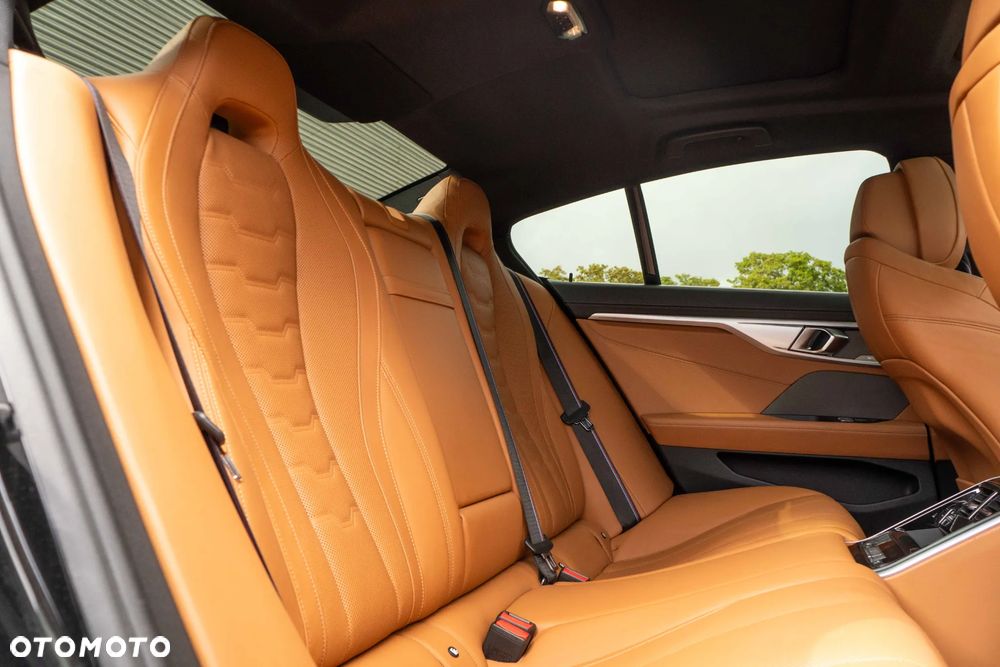 BMW Seria 8 - 28