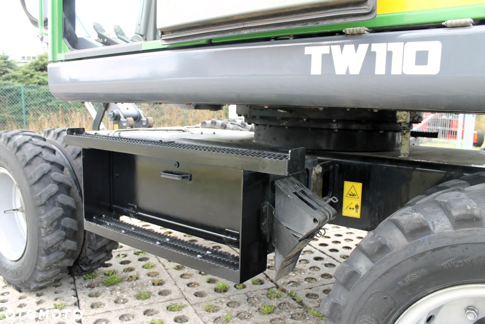 Schaeff TW110 koparka kołowa 4x4 - 13