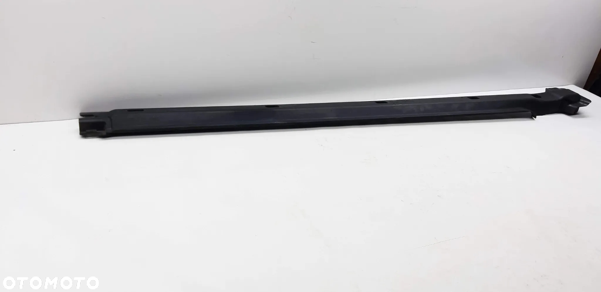 Listwa progowa lewa 1EA825529 Volskwagen ID.3 Elektryk 150 KW 2020r - 2