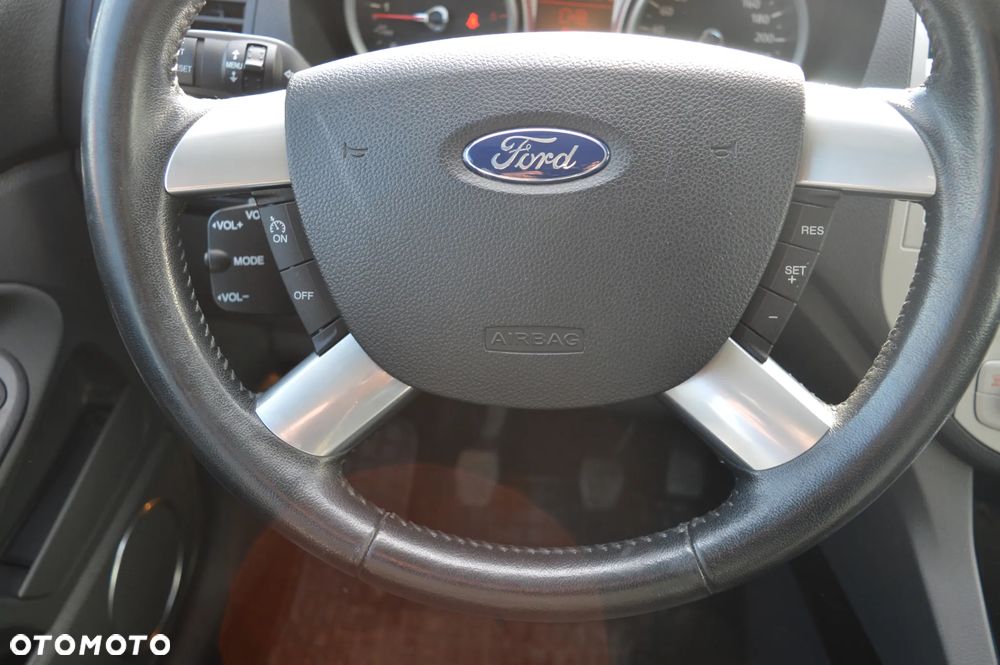 Ford Kuga 2.0 TDCi 2x4 Titanium - 19