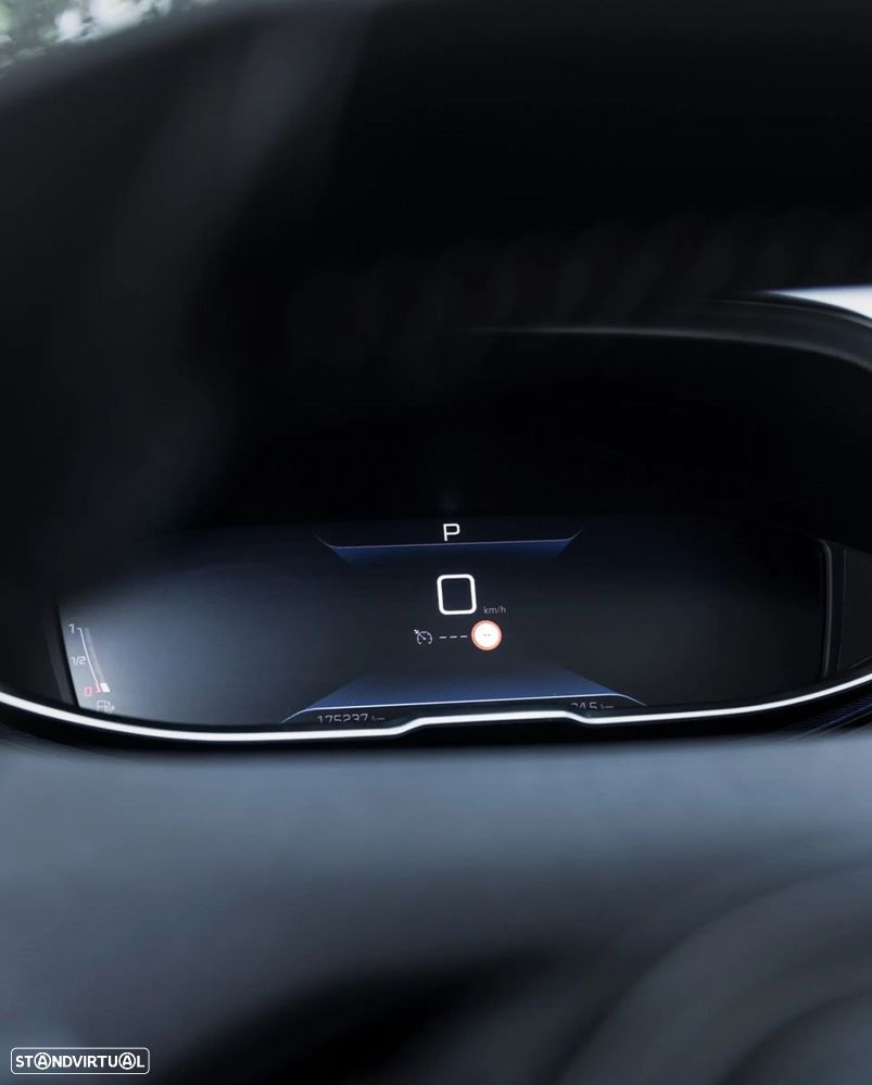 Peugeot 2008 1.2 PureTech Allure EAT8 - 11