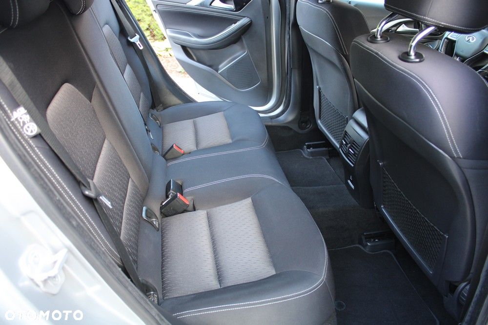 Infiniti Q30 - 24