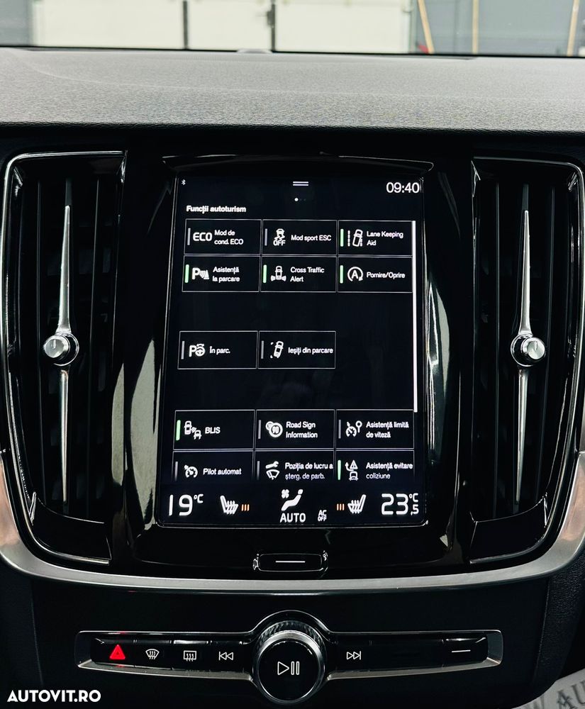 Volvo V90 D3 Momentum Pro - 24