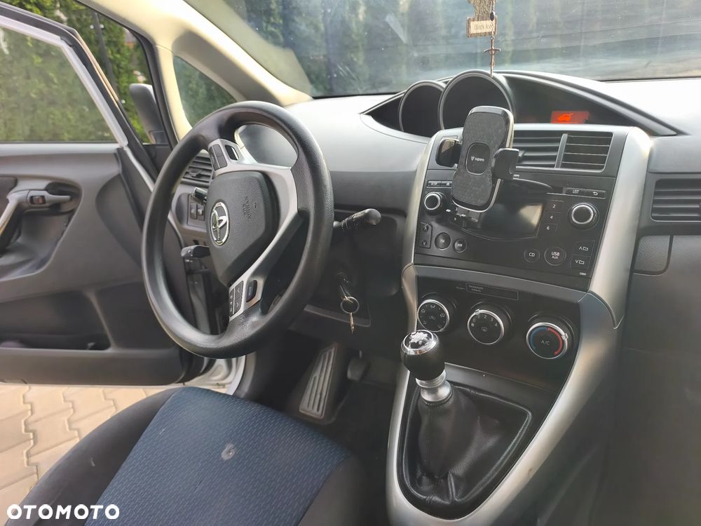 Toyota Verso 2.0 D-4D Active - 23
