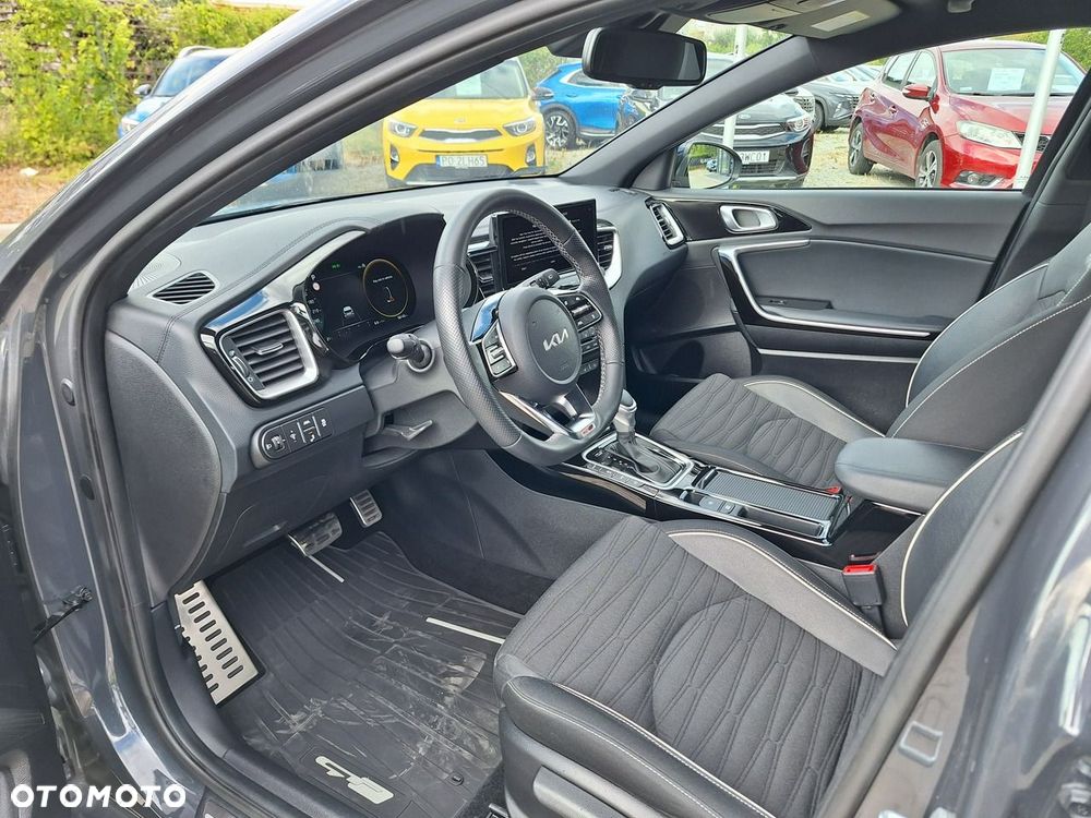 Kia Ceed - 10