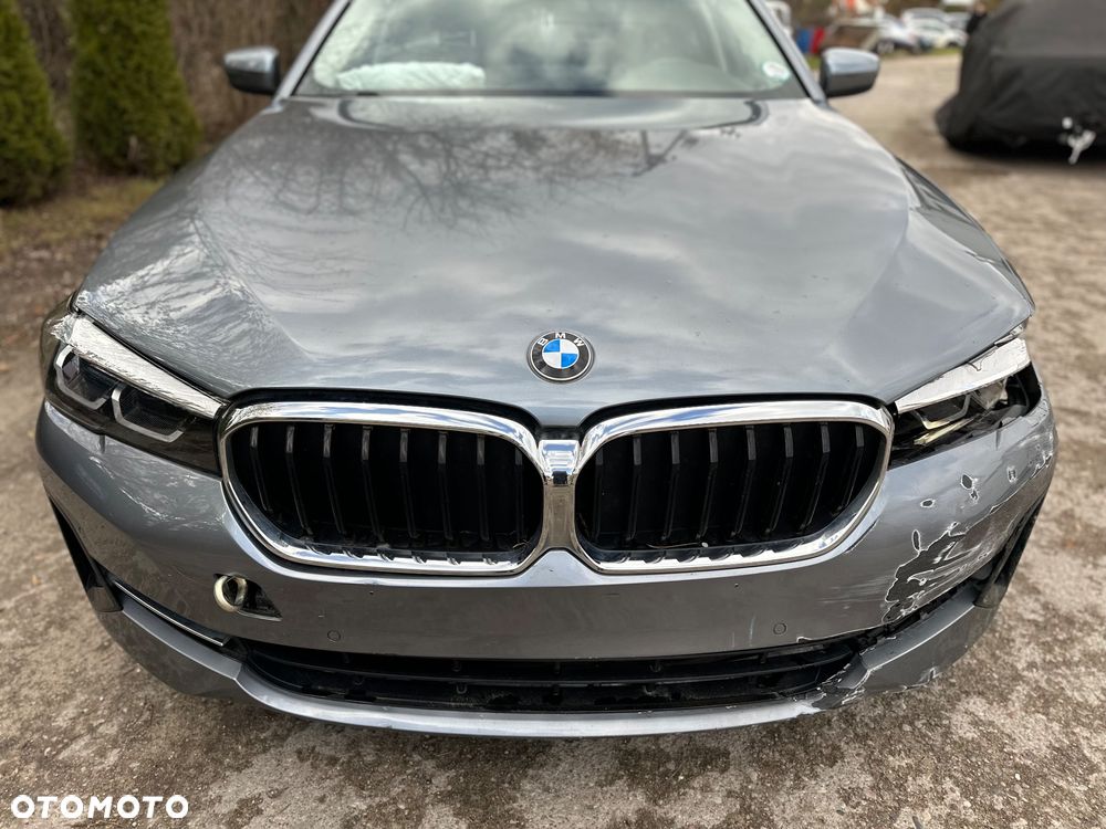 BMW Seria 5 520i mHEV - 11