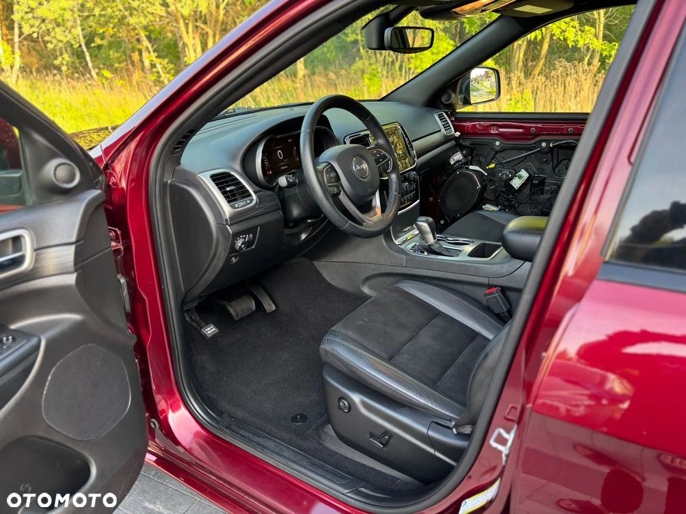 Jeep Grand Cherokee - 22