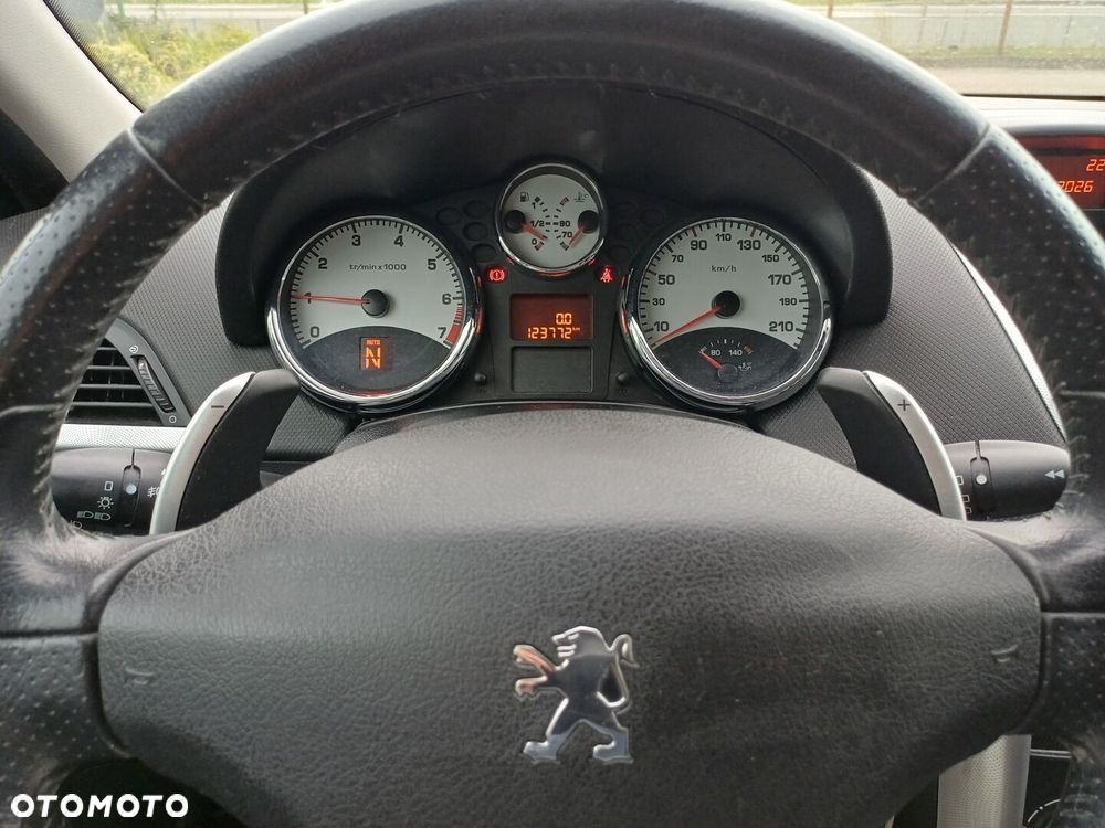Peugeot 207 1.4 16V Trendy - 16