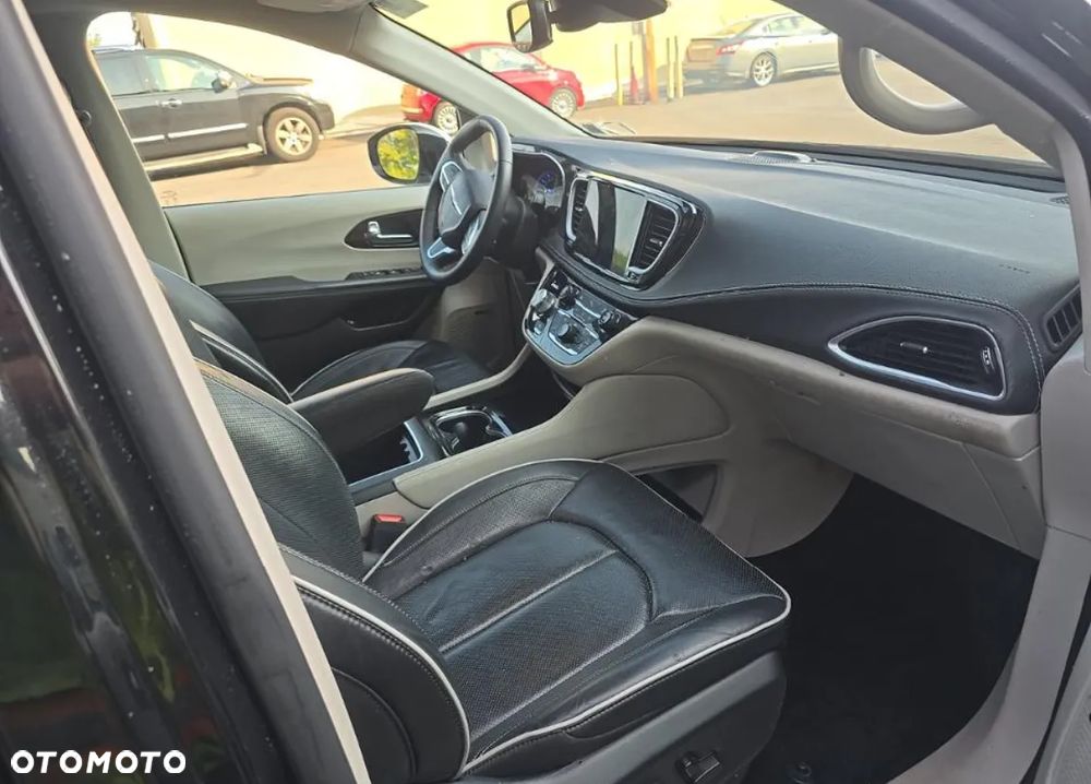 Chrysler Pacifica - 8