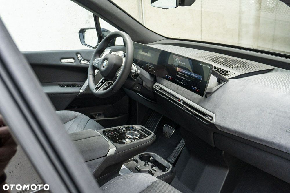 BMW iX - 24