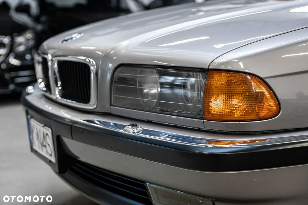 BMW Seria 7 740i V8 - 21