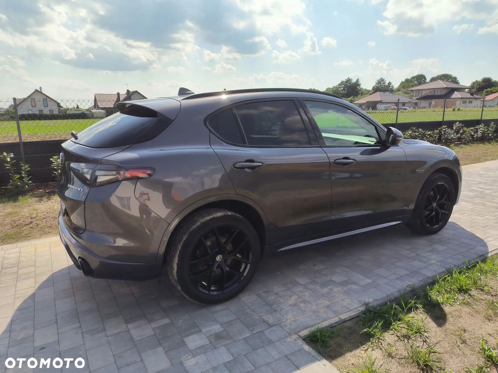 Alfa Romeo Stelvio 2.0 Turbo 16V AT8-Q4 Veloce Ti - 16