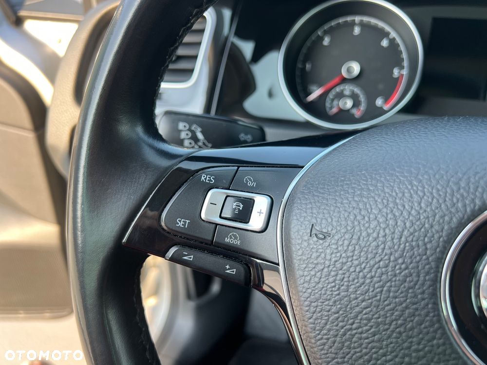 Volkswagen Golf 2.0 TDI SCR Highline - 23