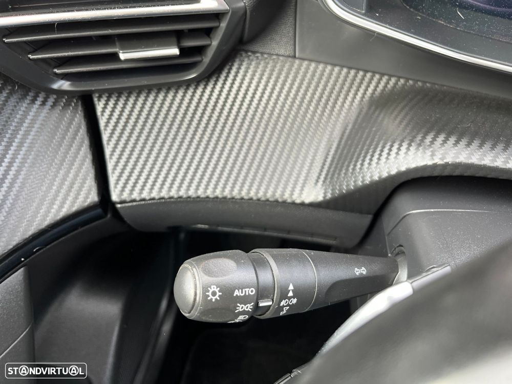 Peugeot 2008 BlueHDi 130 EAT8 Allure Pack - 19