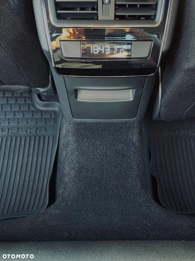 Skoda Superb 2.0 TDI Ambition DSG - 24
