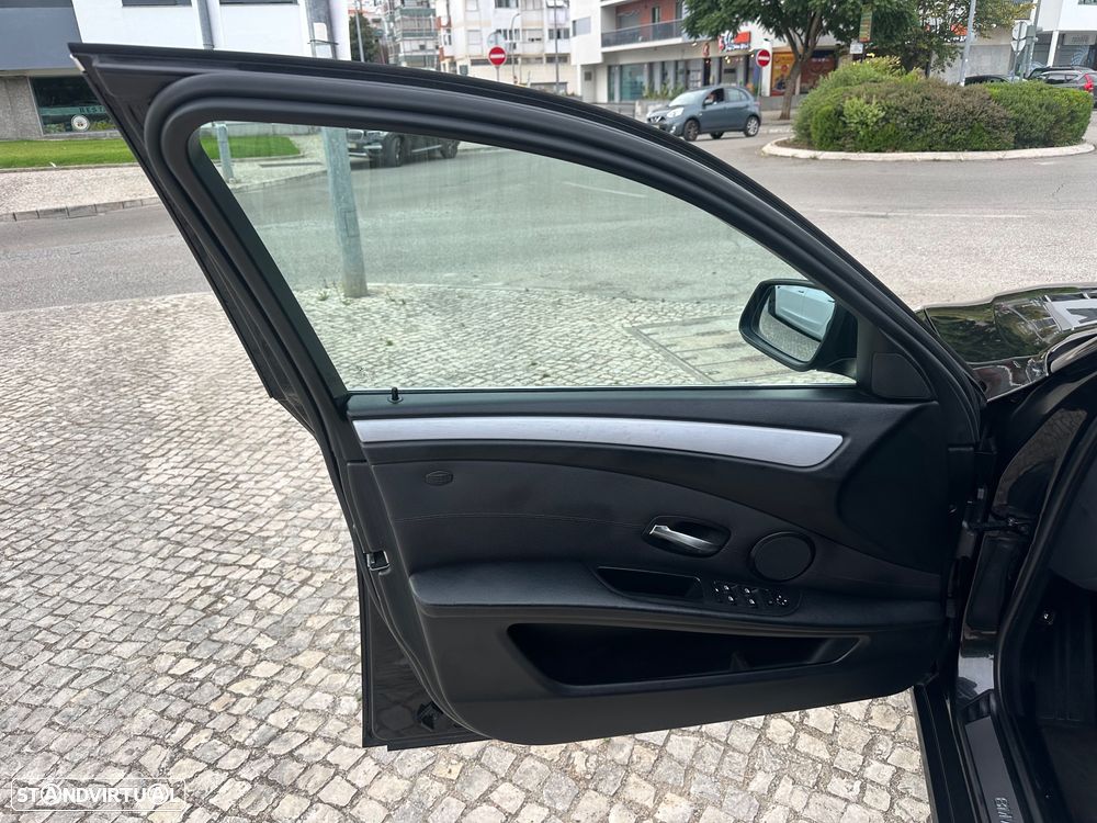 BMW 520 dA Executive - 17