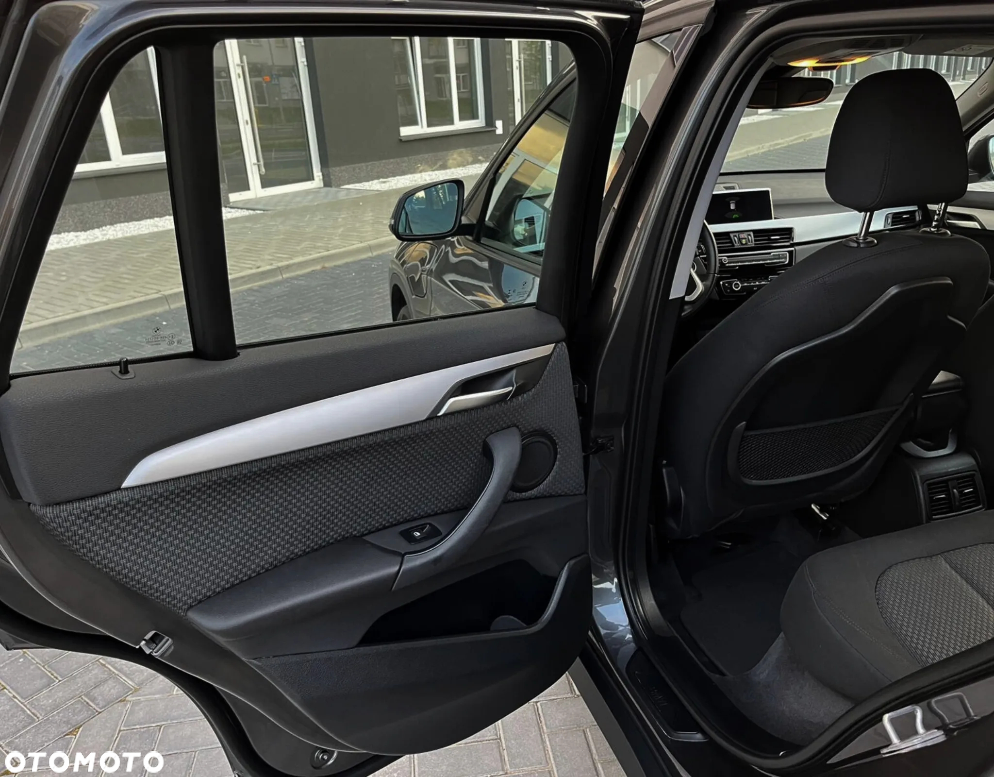 BMW X1 xDrive25e Business Edition - 32