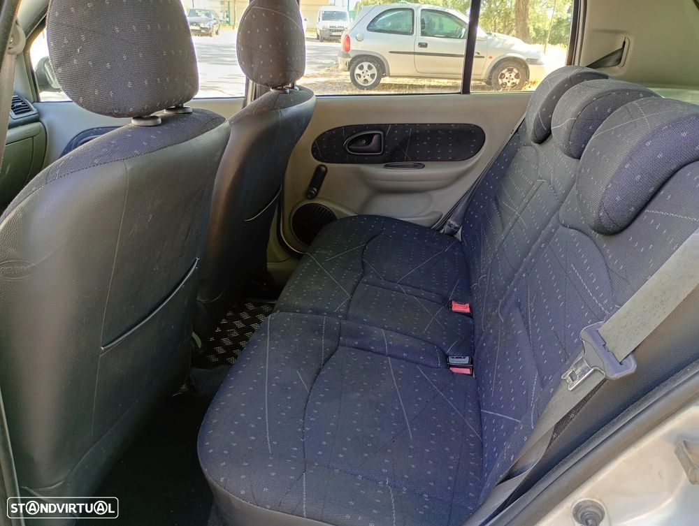 Renault Clio 1.2 16V Expression - 8