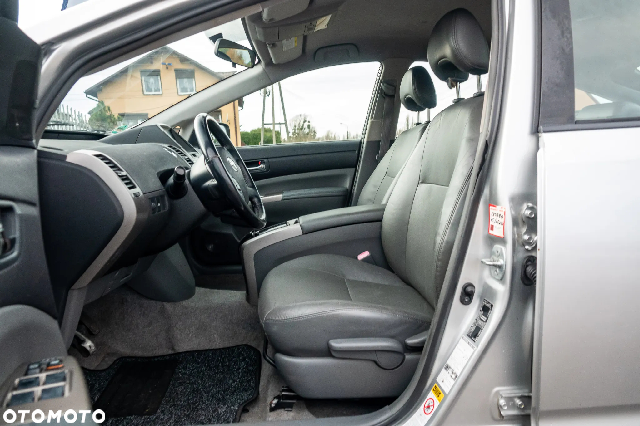 Toyota Prius (Hybrid) Executive - 11