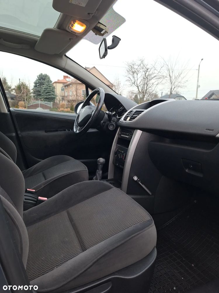 Peugeot 207 - 10
