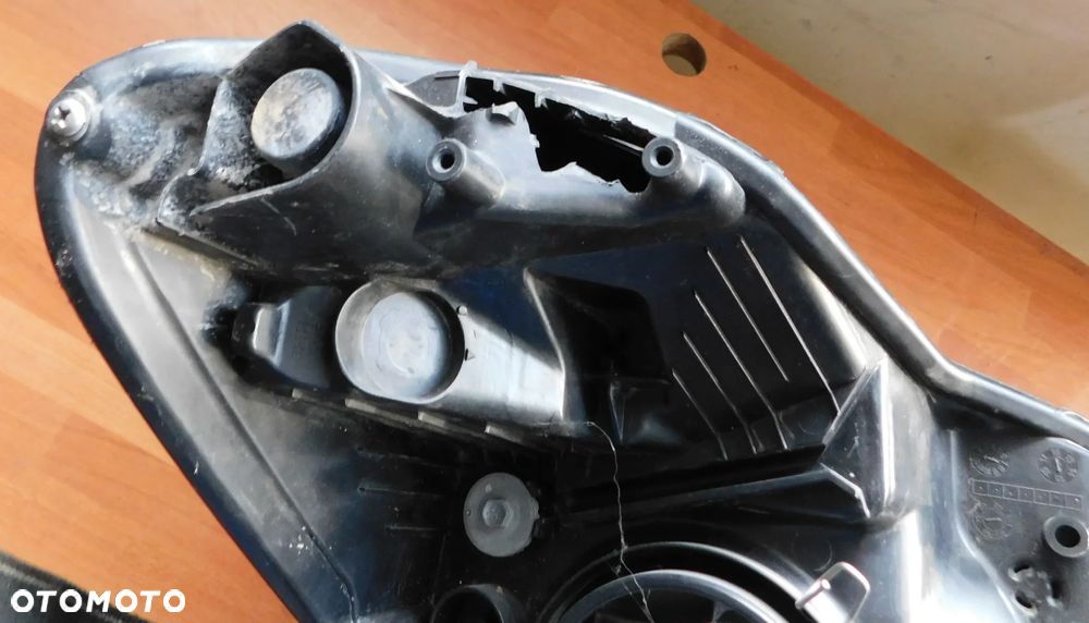 lampa lewa przód TOYOTA YARIS III LIFT FL  EUROPA - 7
