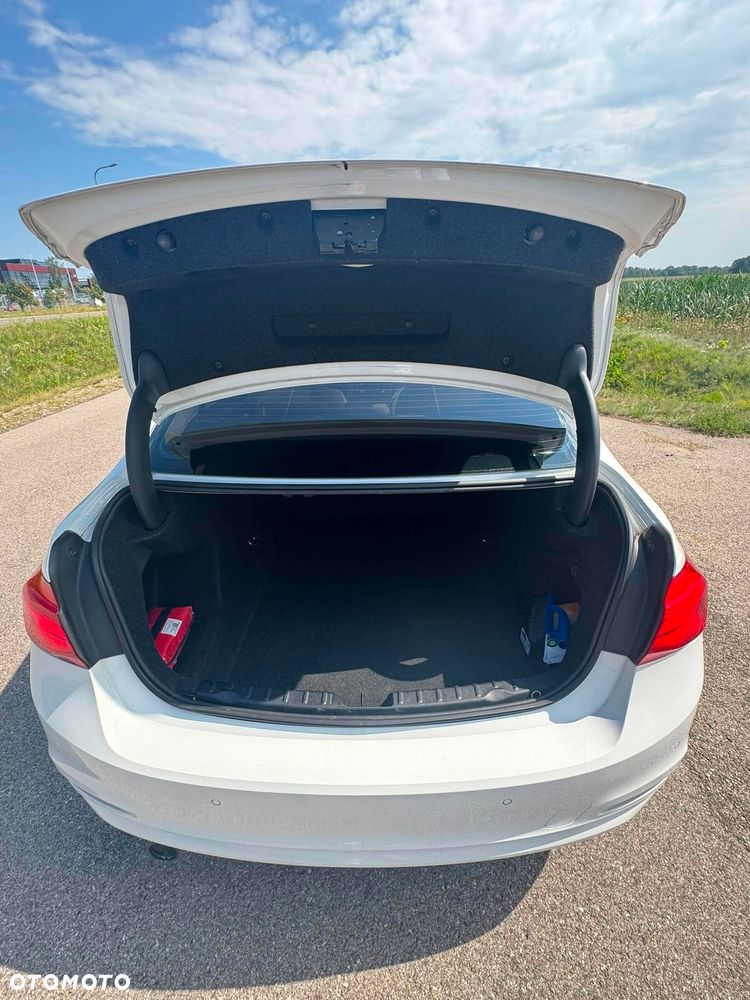 BMW Seria 3 320i xDrive - 15