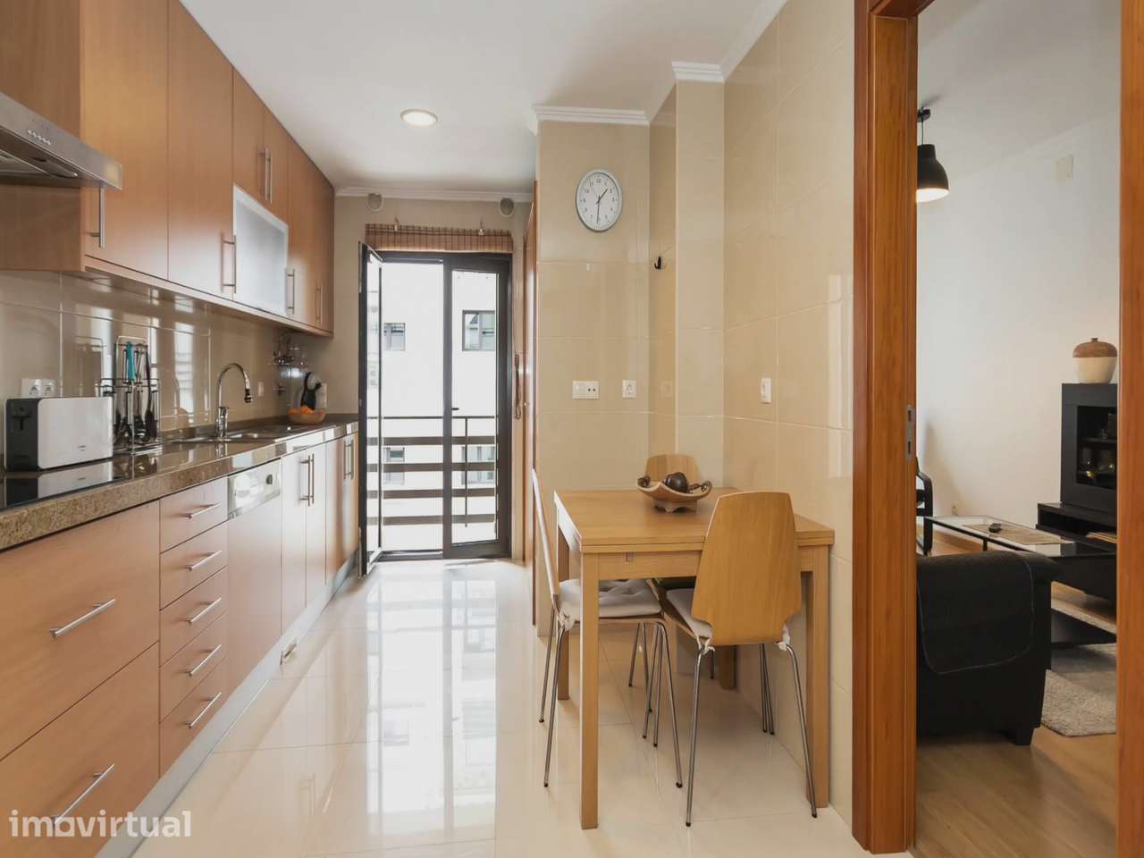 Apartamento T2 com garagem e varanda em Sintra Casal de Cambra - Grande imagem: 2/12