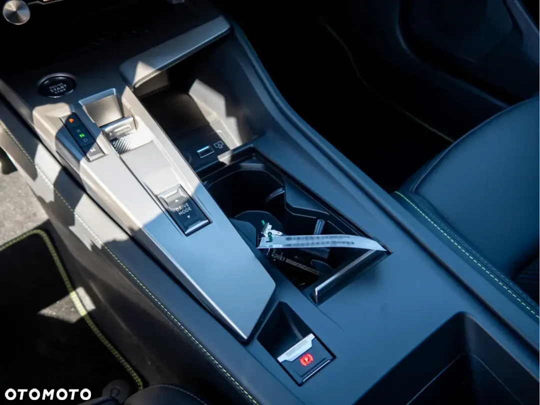 Peugeot 408 1.2 PureTech mHEV GT S&S e-DSC6 - 11