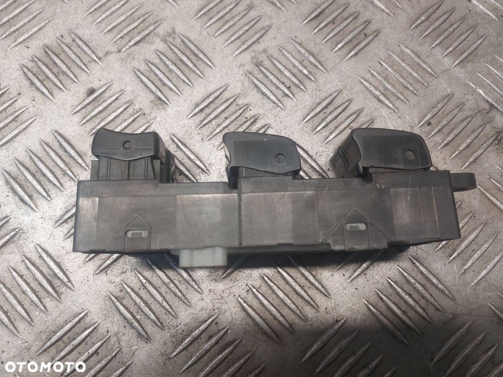 PRZEŁĄCZNIK SZYB LEWY PRZÓD NISSAN X-TRAIL I - 4