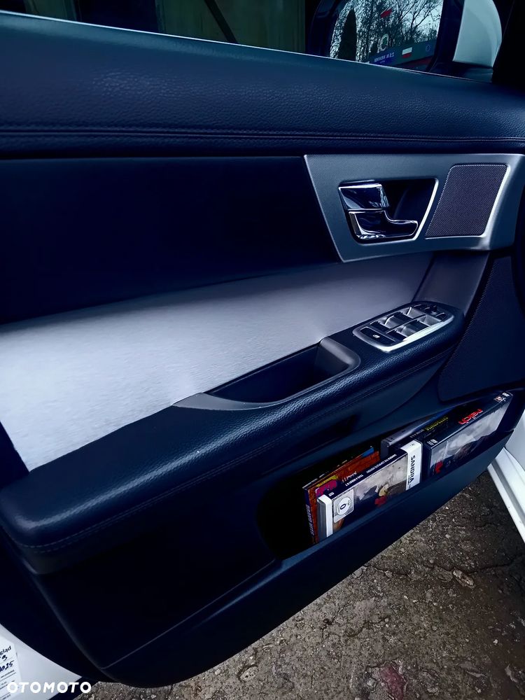 Jaguar XF 2.2 D Premium Luxury - 11