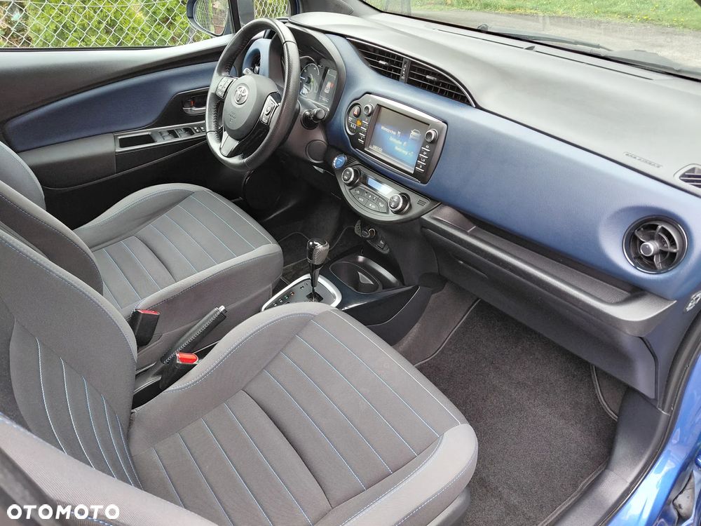 Toyota Yaris Hybrid 100 Selection Platinum - 23