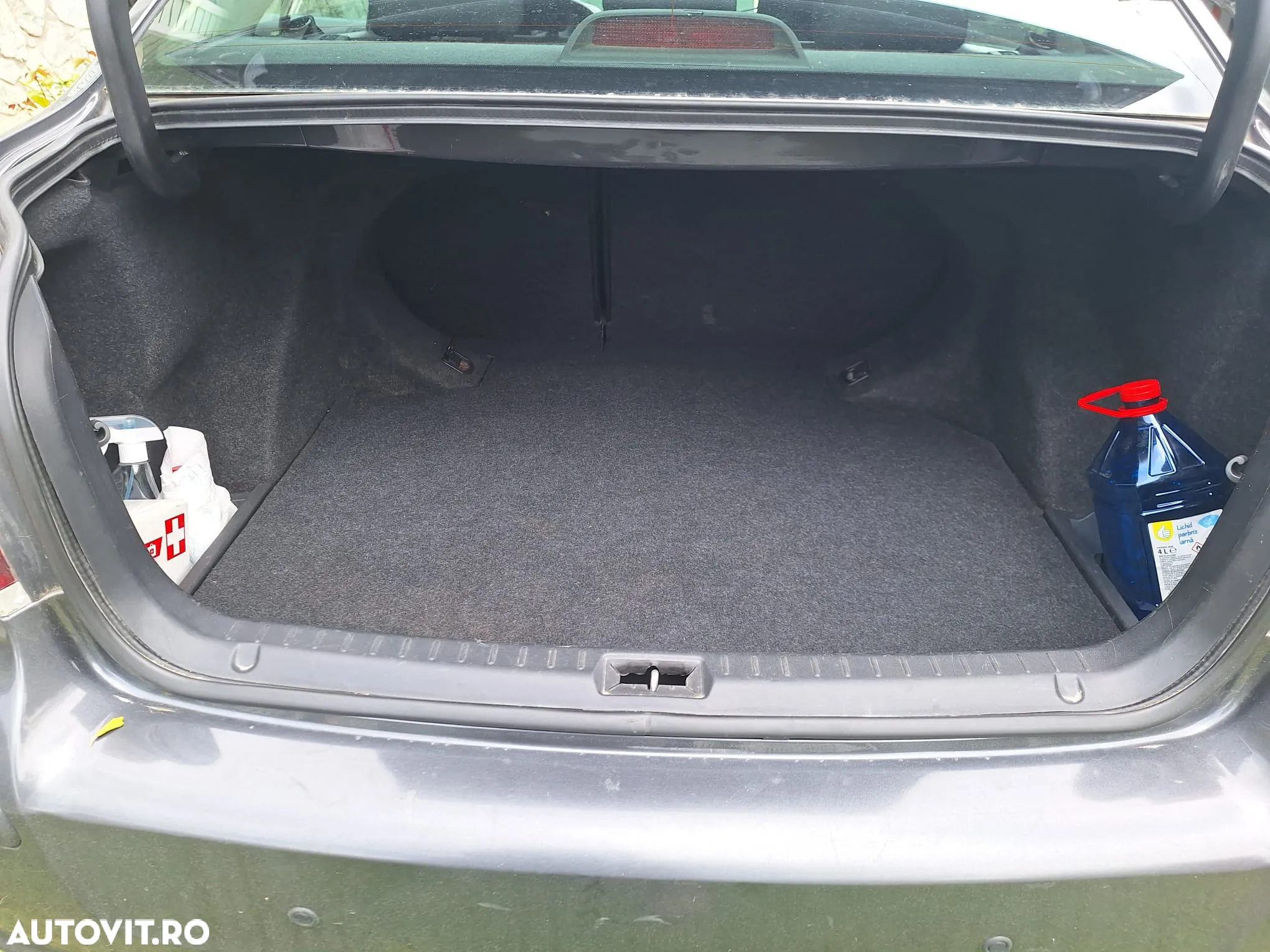 Toyota Avensis 1.6 Comfort - 8