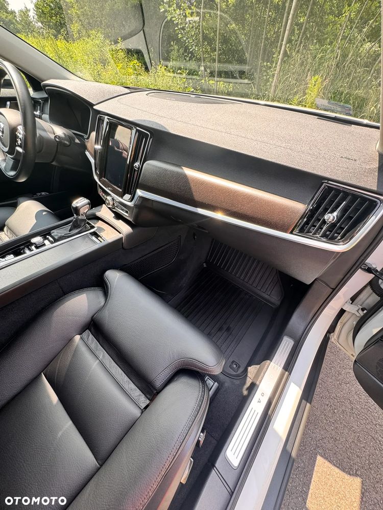 Volvo V90 D4 SCR Momentum Pro - 24