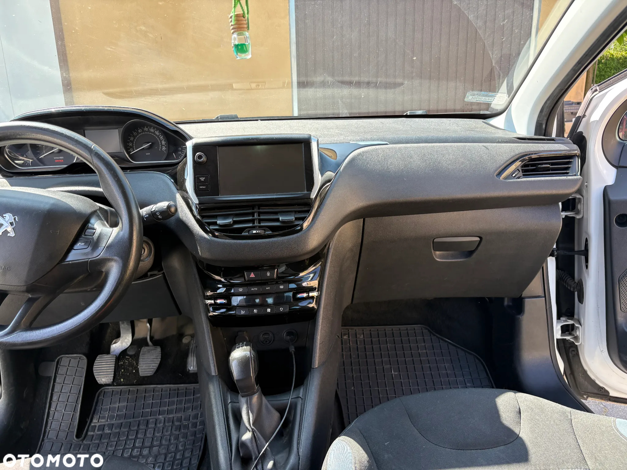 Peugeot 208 1.6 e-HDi Allure STT - 17