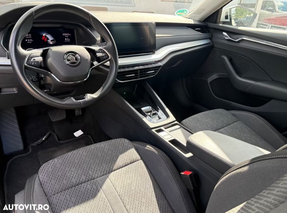 Skoda Octavia 2.0 TDI STYLE DSG - 9