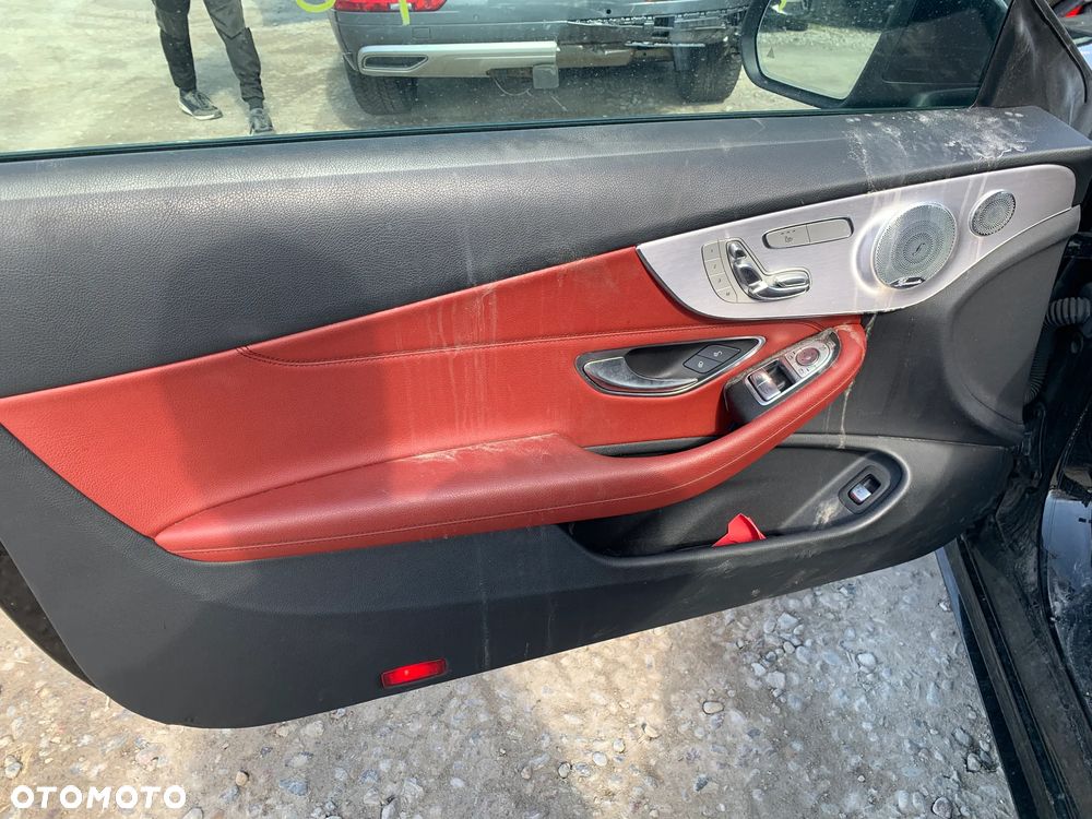 Mercedes-Benz Klasa C 300 4Matic 9G-TRONIC - 8