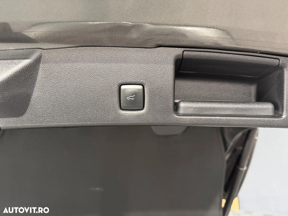 Ford Kuga 2.5 Duratec PHEV ST-LINE X - 26